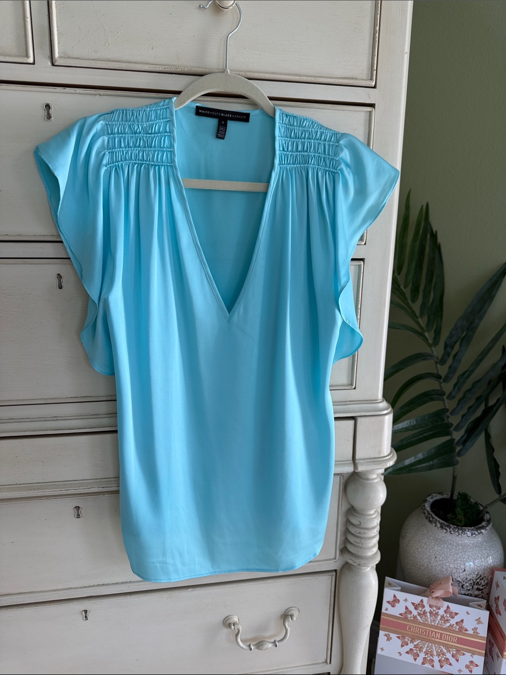 White House Black Market Light Blue V-Neck Ruffle Sleeve Blouse size S